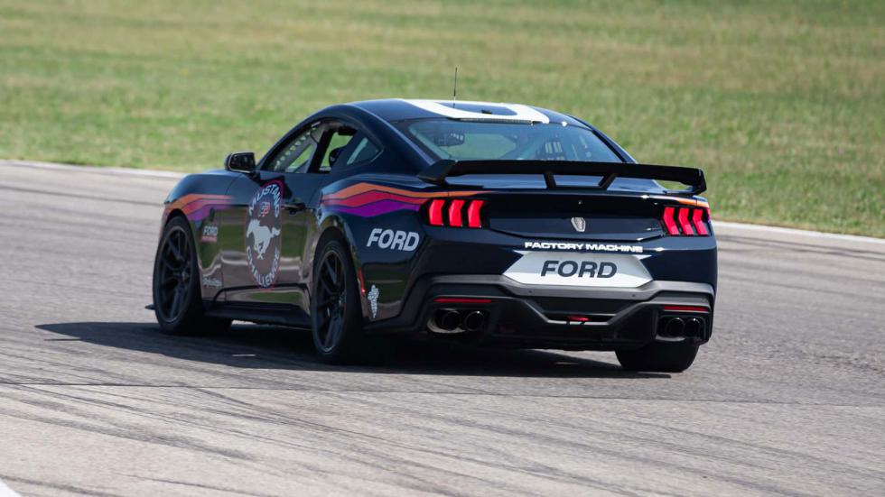 Ντεμπούτο για την πιστάδικη Ford Mustang Dark Horse R